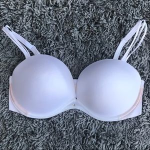 ⭐️Victoria’s Secret White Pushup Bra 38D⭐️